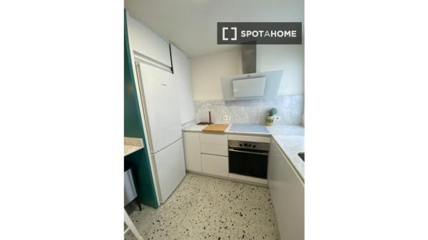 Apartamento de 2 dormitorios en alquiler en Centro, Granada