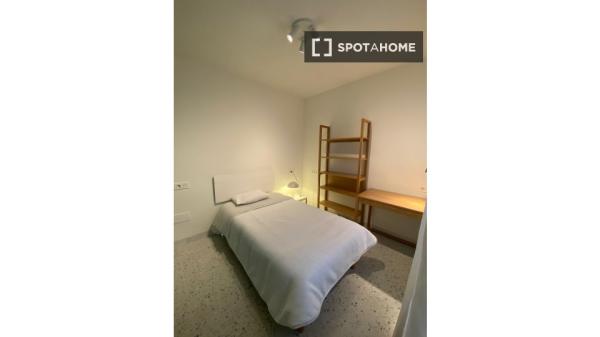 Apartamento de 2 dormitorios en alquiler en Centro, Granada