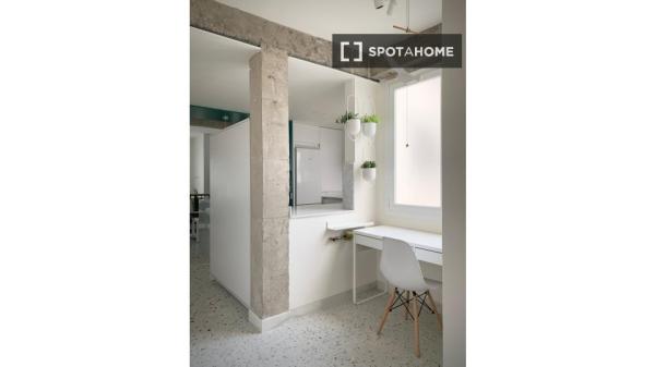 Apartamento de 2 dormitorios en alquiler en Centro, Granada