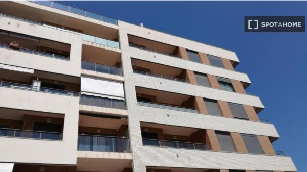 Piso de 1 dormitorio en alquiler en Oliva, Valencia