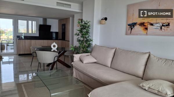 Apartamento de 2 dormitorios en alquiler en Torrevieja, Alicante