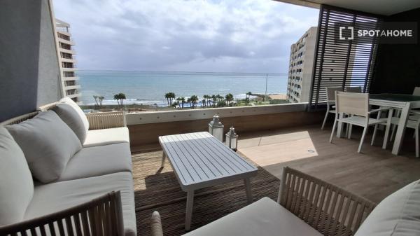 Apartamento de 2 dormitorios en alquiler en Torrevieja, Alicante