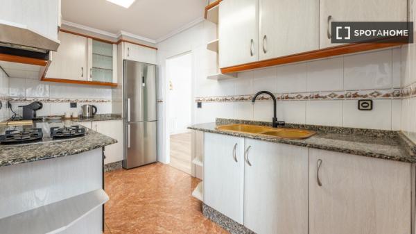 Apartamento de 2 dormitorios en alquiler en Camins Al Grau, Valencia