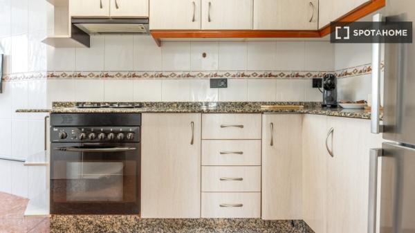 Apartamento de 2 dormitorios en alquiler en Camins Al Grau, Valencia