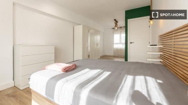 Apartamento de 2 dormitorios en alquiler en Camins Al Grau, Valencia