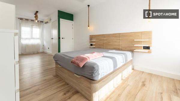 Apartamento de 2 dormitorios en alquiler en Camins Al Grau, Valencia