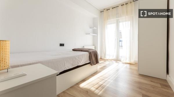 Apartamento de 2 dormitorios en alquiler en Camins Al Grau, Valencia