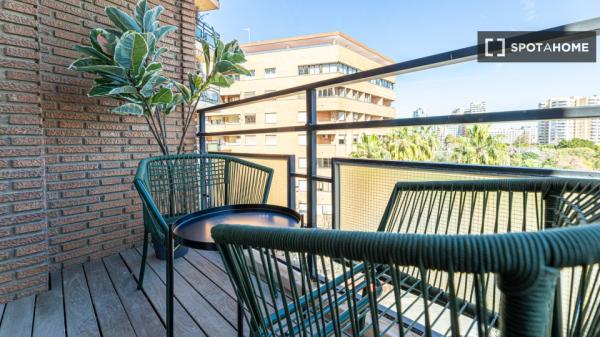 Apartamento de 3 dormitorios en alquiler en Quatre Carreres, Valencia