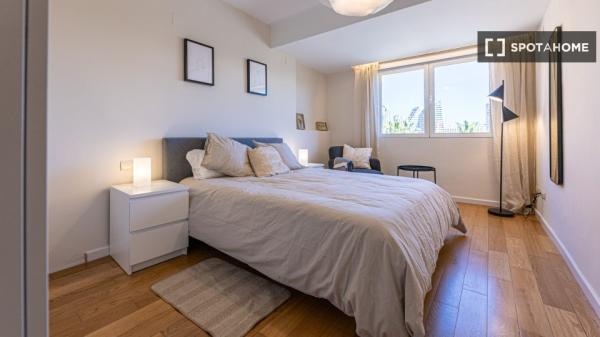 Apartamento de 3 dormitorios en alquiler en Quatre Carreres, Valencia