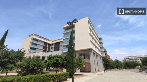 Piso en alquiler de 3 habitaciones en Miralbueno, Zaragoza