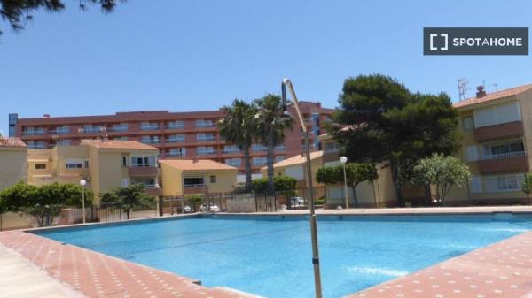 Apartamento de 1 dormitorio en alquiler en Roquetas De Mar, Almería