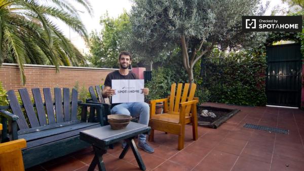 Amplia habitación en apartamento de 4 dormitorios en Aravaca, Madrid