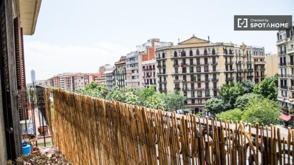 Cómoda habitación en piso compartido en el Eixample, Barcelona