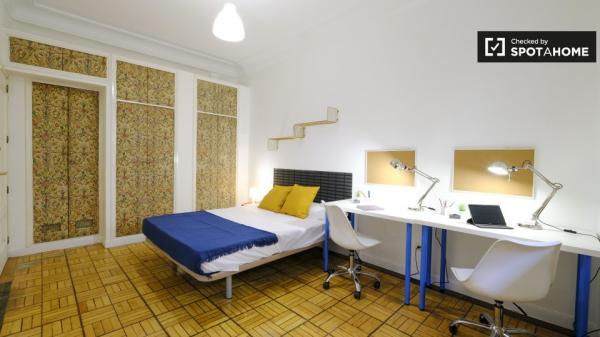 Acogedora habitación en apartamento de 7 dormitorios en Argüelles, Madrid