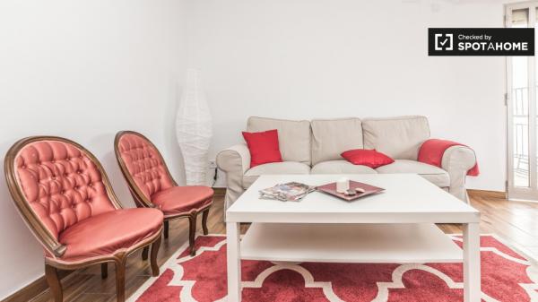 Nice room in 3-bedroom apartment, Quatre Carreres, Valencia