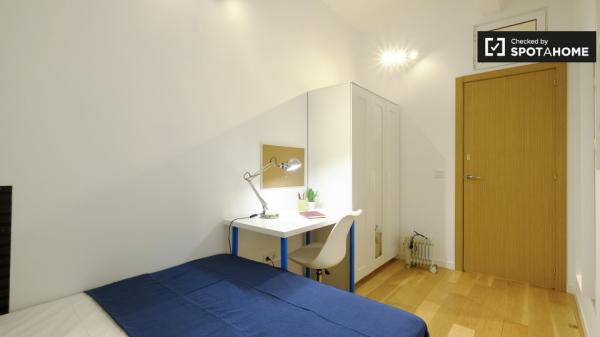 Acogedora habitación en apartamento de 7 dormitorios en Argüelles, Madrid