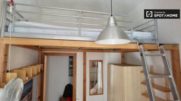 Habitación en apartamento de 5 dormitorios en Barri Gòtic, Barcelona