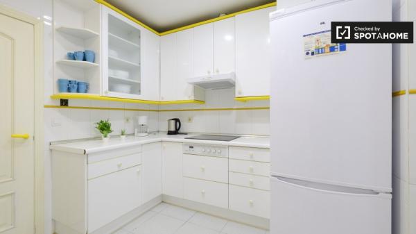 Acogedora habitación en apartamento de 7 dormitorios en Argüelles, Madrid