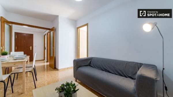 Habitación luminosa en apartamento de 5 dormitorios en La Saïdia, Valencia