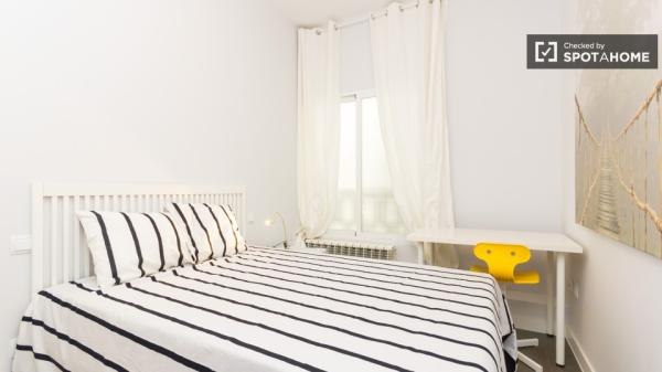 Habitación acogedora en apartamento de 6 dormitorios en Salamanca, Madrid