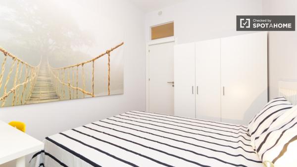 Habitación acogedora en apartamento de 6 dormitorios en Salamanca, Madrid