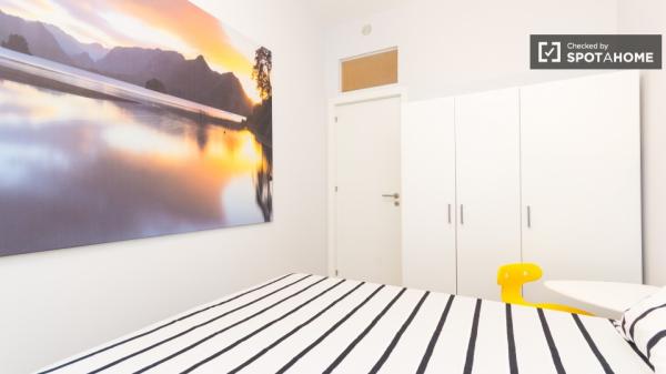 Habitación acogedora en apartamento de 6 dormitorios en Salamanca, Madrid