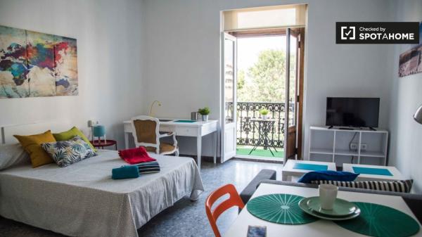 Apartamento estudio independiente en alquiler, Ciutat Vella