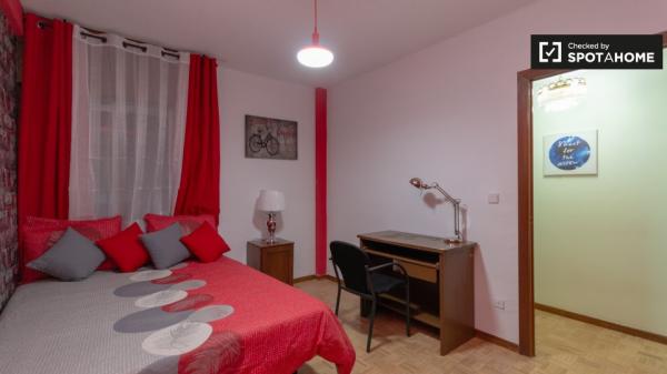 Se alquila habitación doble, apartamento de 6 dormitorios, Alcalá de Henares