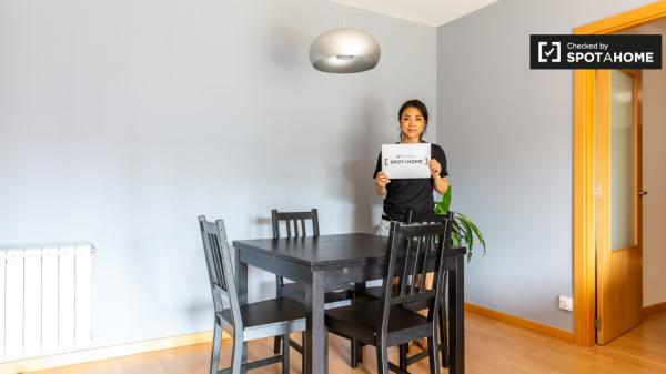 Habitación en apartamento de 2 dormitorios en L'Hospitalet de Llobregat.