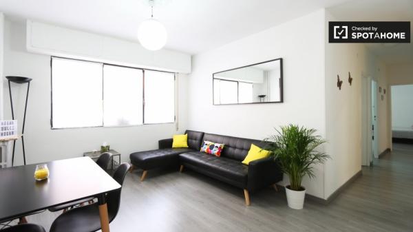 Stylish room in 5-bedroom apartment, Madrid Rio, Madrid