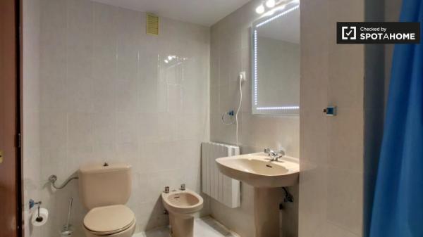 Apartamento de 4 dormitorios en alquiler en Alcalá de Henares, Madrid.