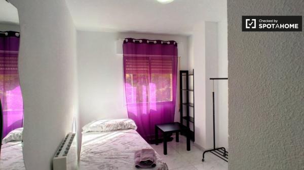 Apartamento de 4 dormitorios en alquiler en Alcalá de Henares, Madrid.