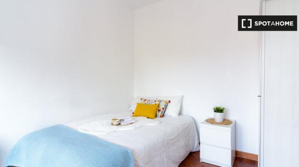 Habitación equipada en un apartamento de 8 dormitorios en La Latina, Madrid