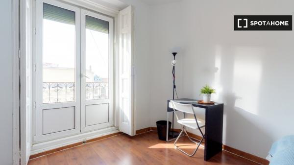 Habitación equipada en un apartamento de 8 dormitorios en La Latina, Madrid