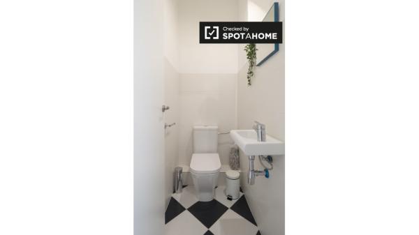 Se alquila habitación en piso de 4 dormitorios en El Born, Barcelona