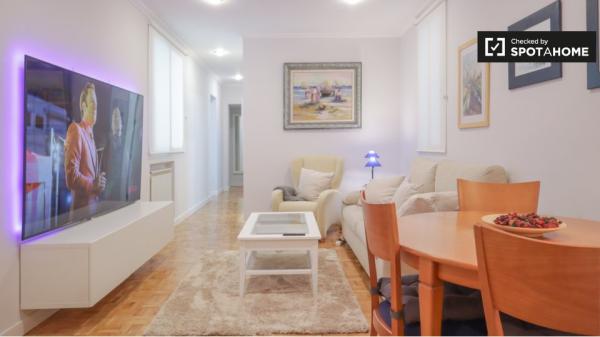 Se alquila habitación en piso de 3 dormitorios en Salamanca, Madrid