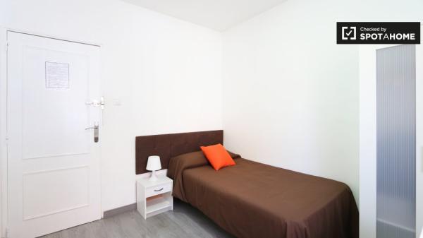 Habitación en apartamento de 5 dormitorios, Madrid Rio, Madrid