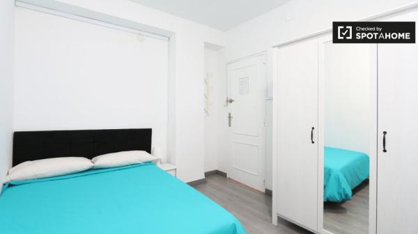 Habitación en apartamento de 5 dormitorios, Madrid Rio, Madrid