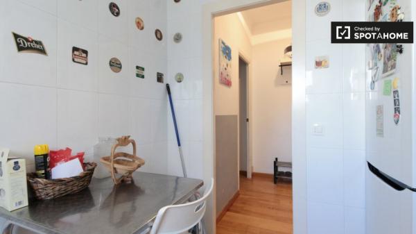 Gemütliches Zimmer in 3-Zimmer-Wohnung in El Raval, Barcelona