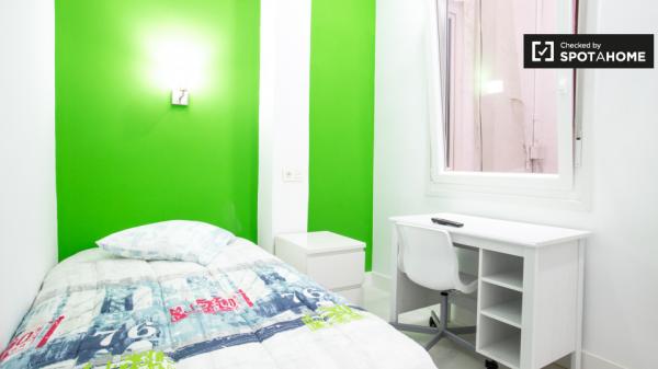 Quarto mobiliado em apartamento de 3 quartos em Indautxu, Bilbao