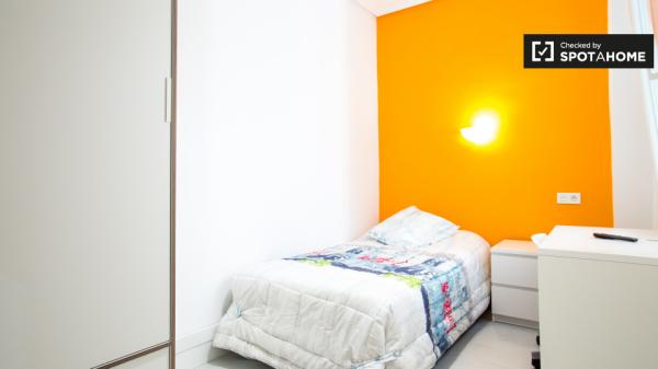 Quarto mobiliado em apartamento de 3 quartos em Indautxu, Bilbao