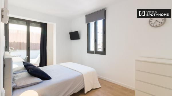 Habitaciones para alquilar en apartamento de 2 dormitorios en Barcelona