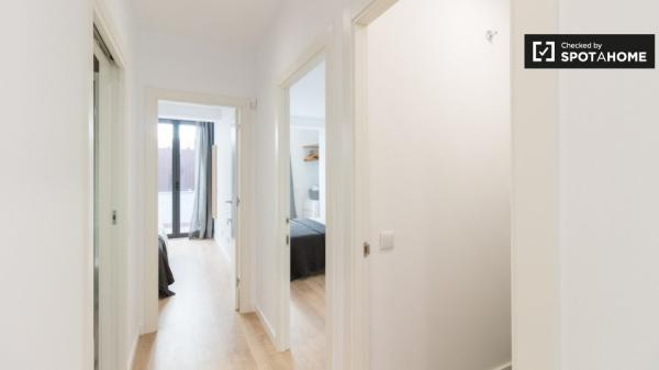 Habitaciones para alquilar en apartamento de 2 dormitorios en Barcelona