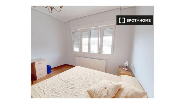 Alquiler de habitaciones en piso de 5 dormitorios en Vigo