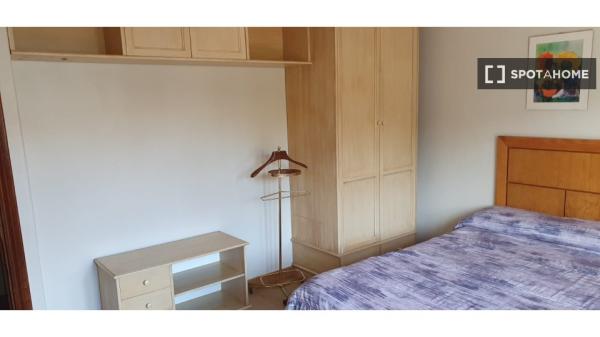 Alquiler de habitaciones en piso de 5 dormitorios en Vigo