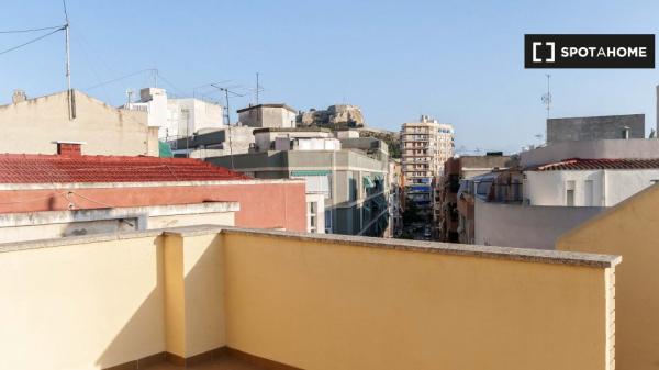 Acogedora habitación en alquiler en Pio XII, Alicante