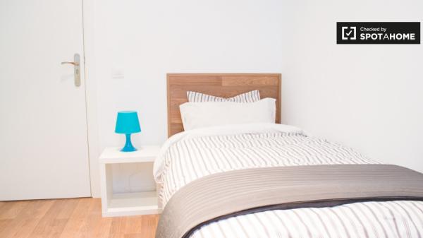 Gran habitación en apartamento de 9 dormitorios en Lavapiés, Madrid