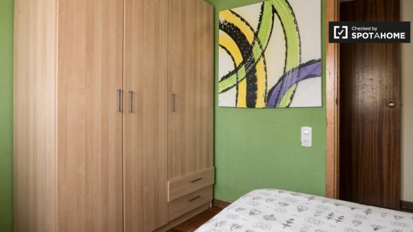 Zimmer zu vermieten in 5-Zimmer-Wohnung in Alcalá de Henares