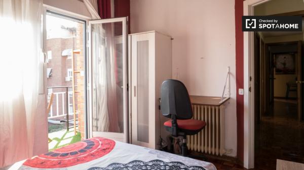 Zimmer zu vermieten in 5-Zimmer-Wohnung in Alcalá de Henares