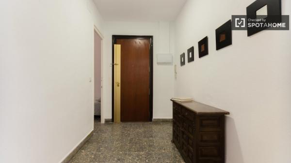 Zimmer zu vermieten in 5-Zimmer-Wohnung in Valencia